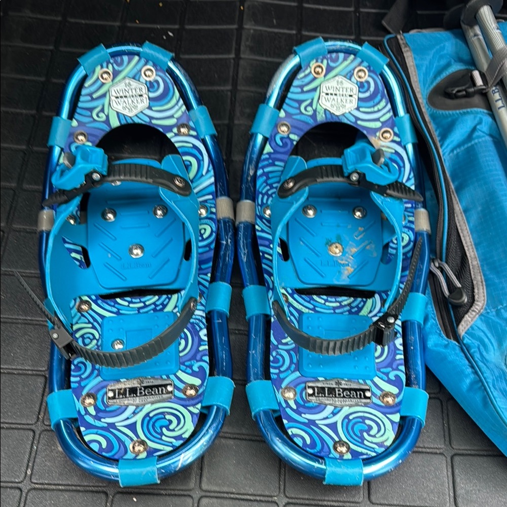 LLBean 16” Kids Snowshoes w/Poles & Carry Case